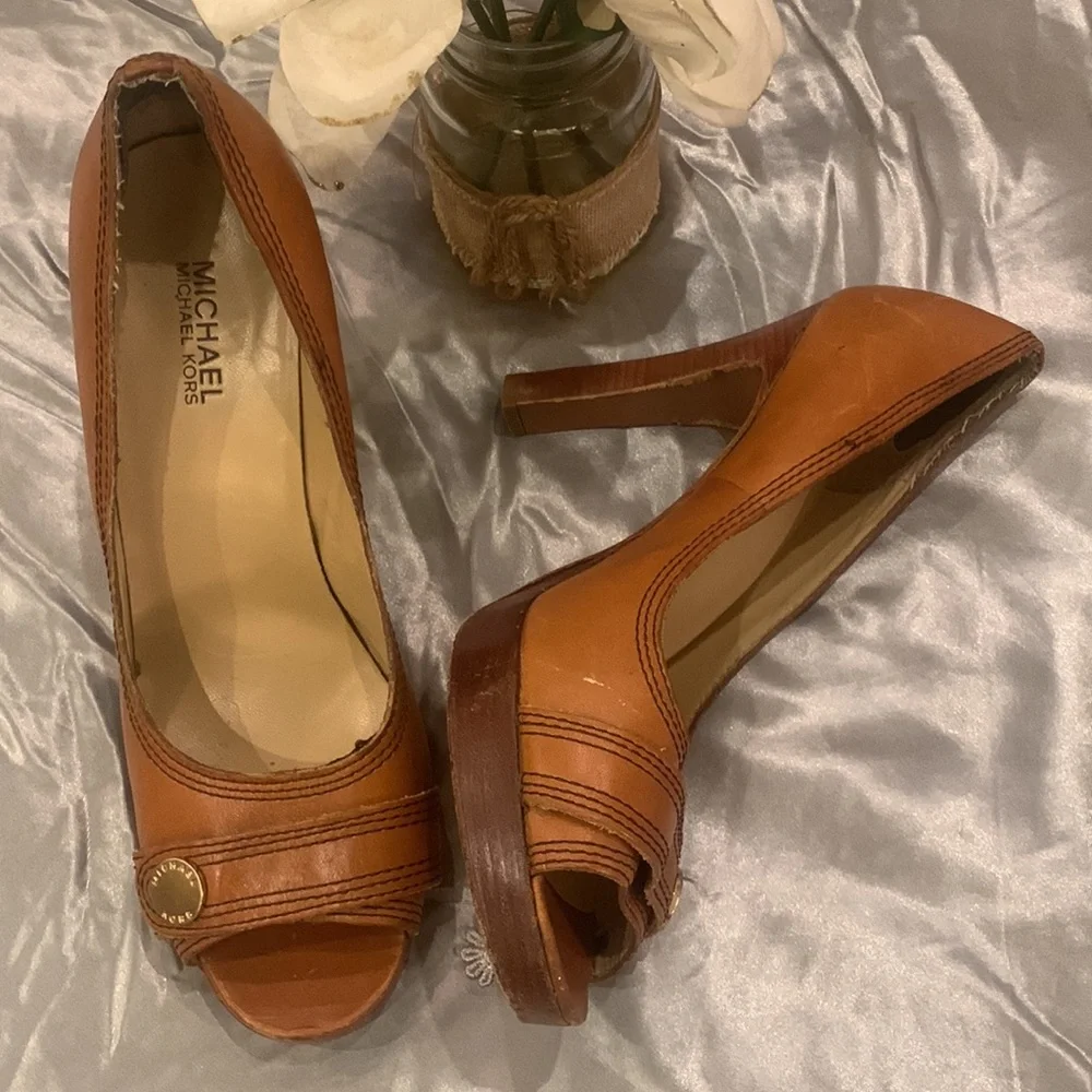 🌹Vintage Michael Micheal Kors • Brown Leather Platform Peep Toe Heels